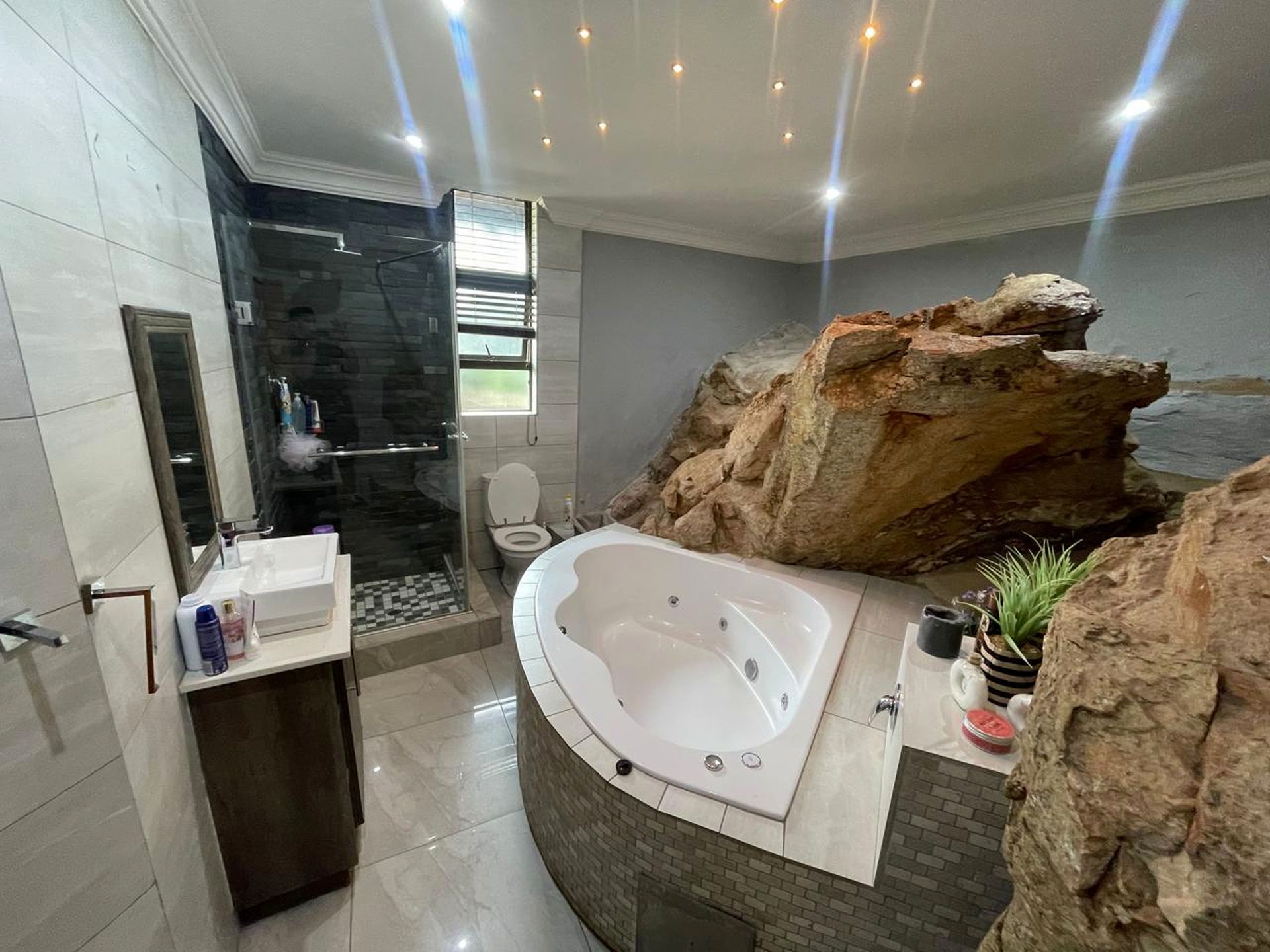 NO 24 3rd Bathroom down stairsIMG-20250325 NO 24 3rd Bathroom down stairsIMG-20250325