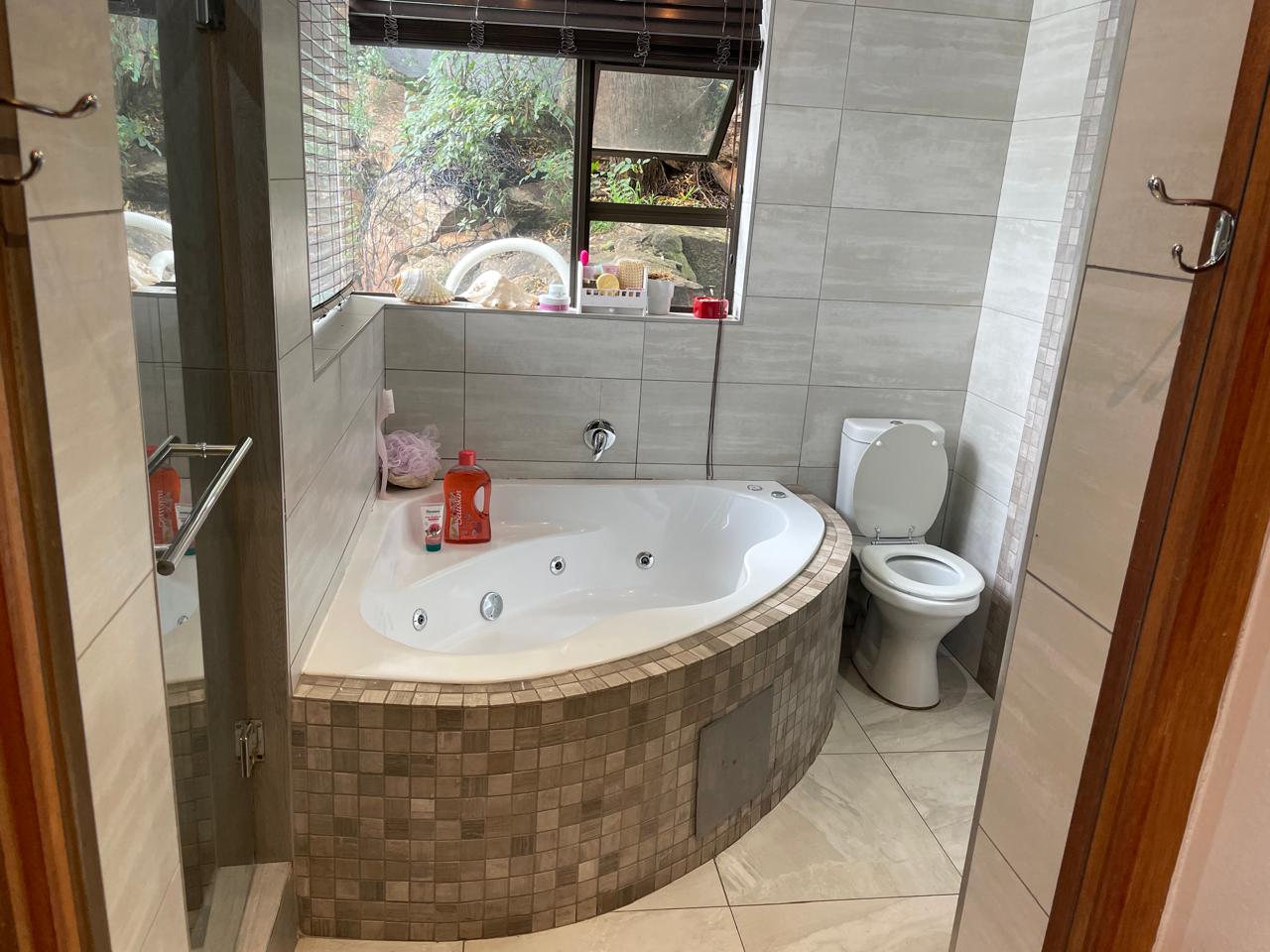 No 16 2 bathroomIMG-20250325- No 16 2 bathroomIMG-20250325-